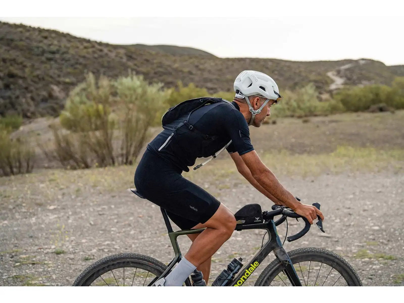 Apidura Racing Hydration Fahrradweste 2 l Schwarz
