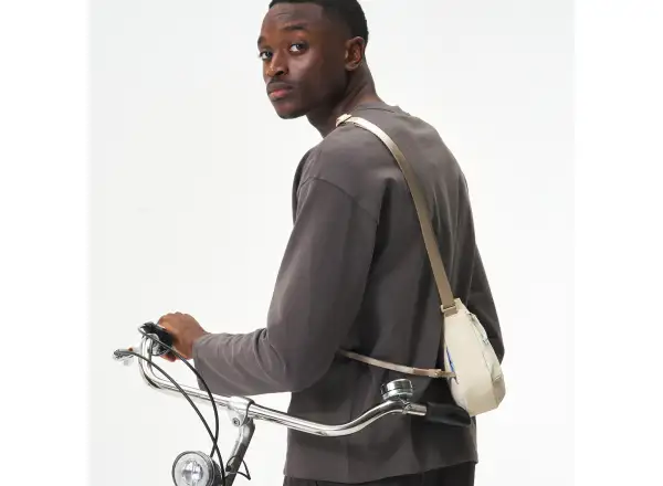 Aevor Easy Ride Pouch Umhängetasche Off-White