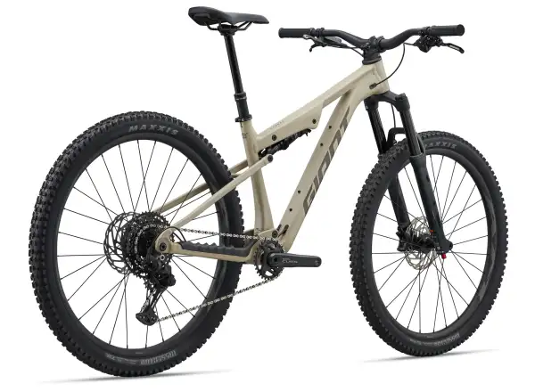 Giant Stance 2026 vollgefedertes Fahrrad Almond