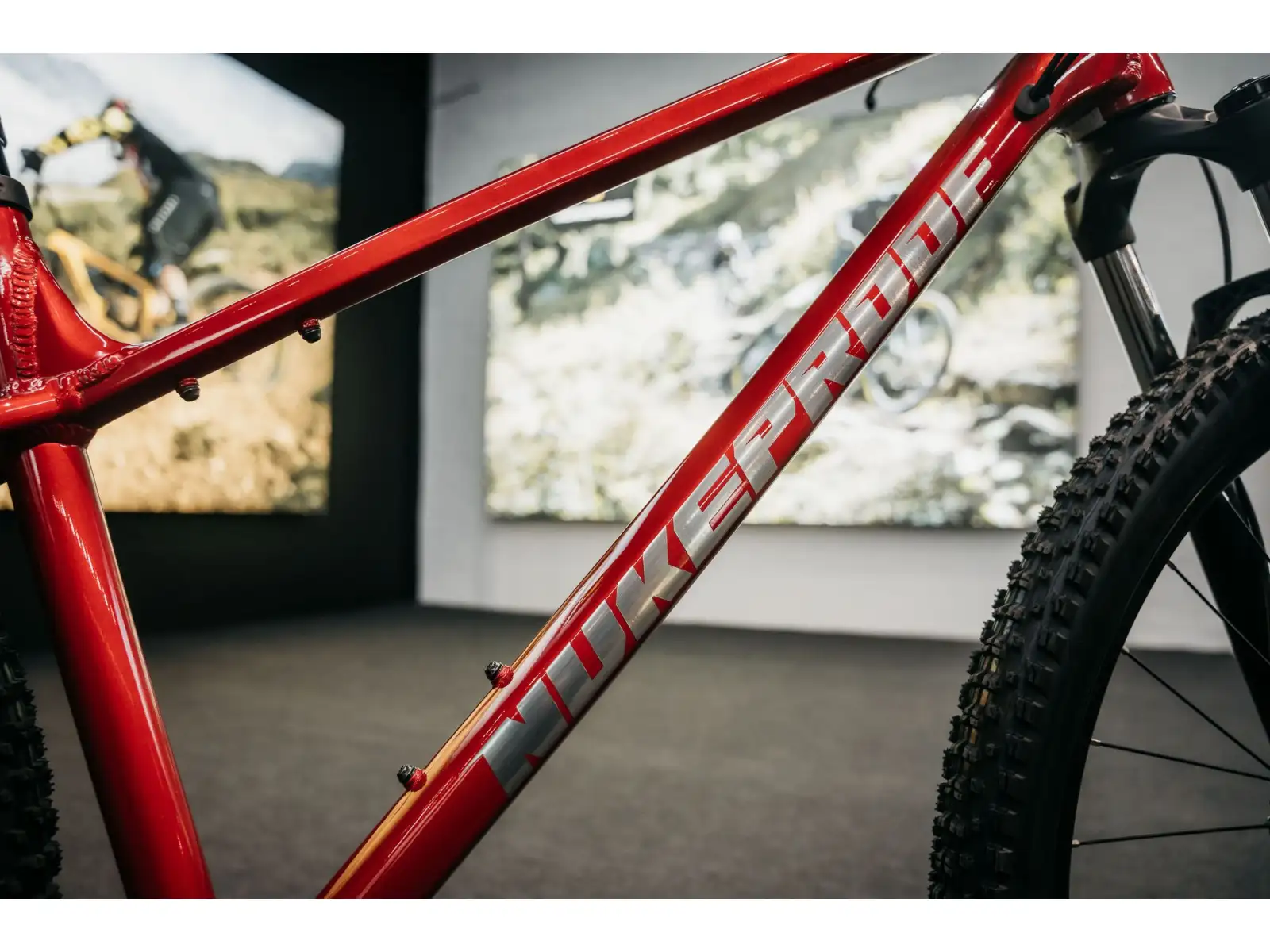 Nukeproof Tracker Comp 290 Cues 1x10 Mountainbike Red/Chrome