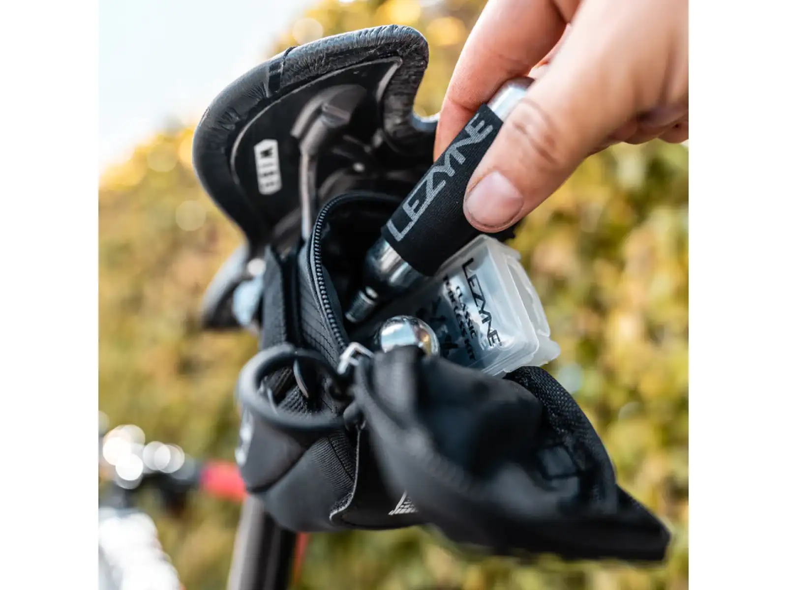 Lezyne M-Caddy Tubeless Kit Werkzeugset schwarz