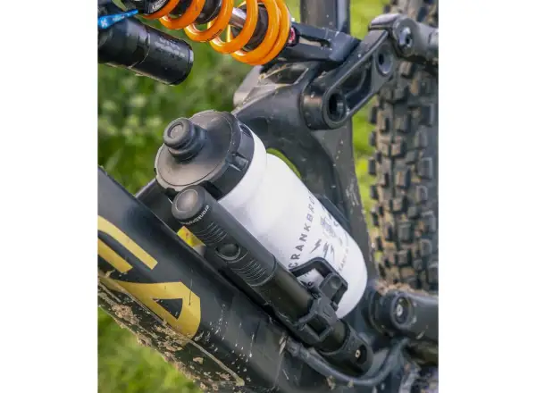 Crankbrothers S.O.S. BC18 Flaschenhalter und Werkzeugset in Schwarz.