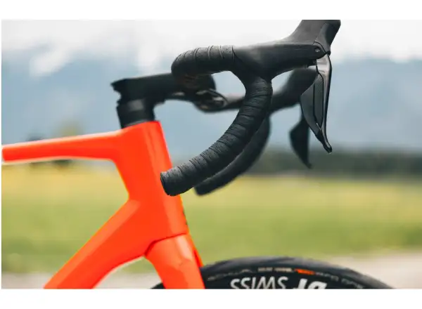 Superior X-Road 9.5 GF Straßenfahrrad in Glanzgrau / Orange-Rot.